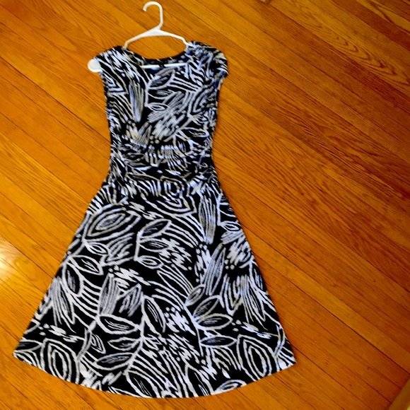 Enfocus 6 Black White Floral Scoop Fit Cap Sleeve - Picture 1 of 2